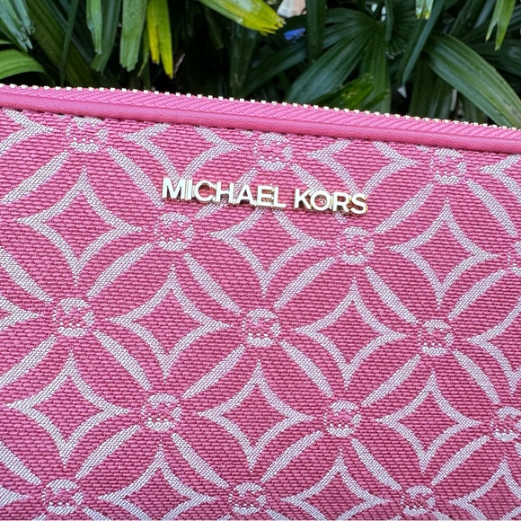 Michael Kors Jet Set Travel Multifunction Large Phone Wallet MK Light Berry - Picture 2 of 13